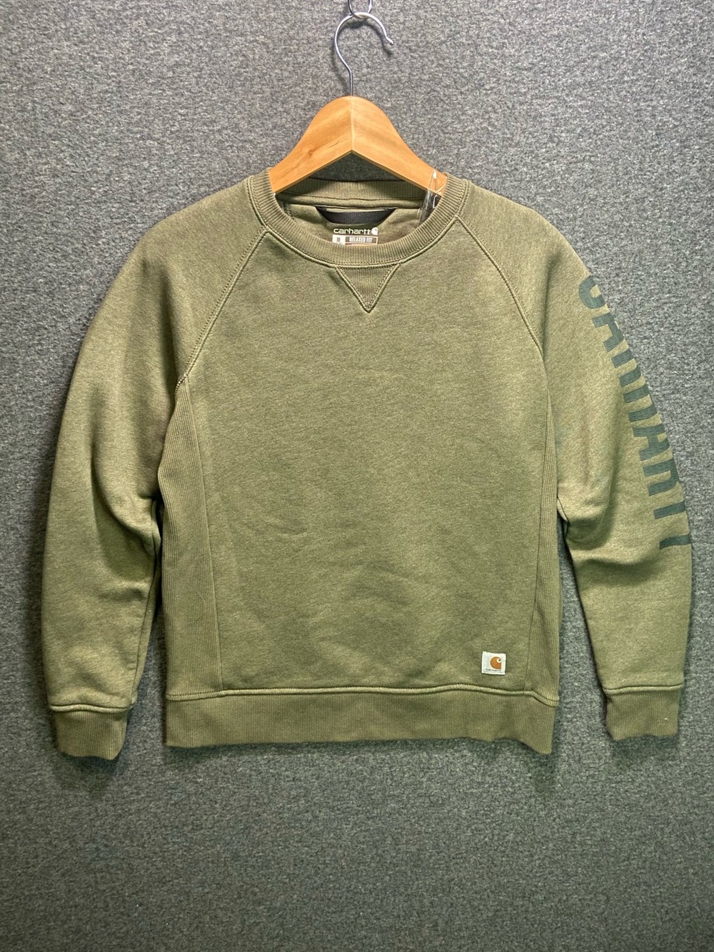 🌲 CARHARTT Olive Green Clarksburg Sleeve Logo Crewneck Sweatshirt